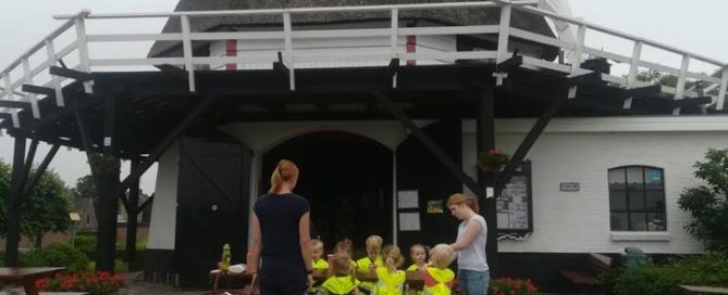 Kinderen bij molen